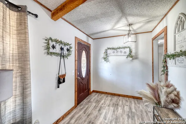36 Pecan Dr Leakey, TX 78873